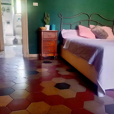 Emma And Carlo's Guest house *